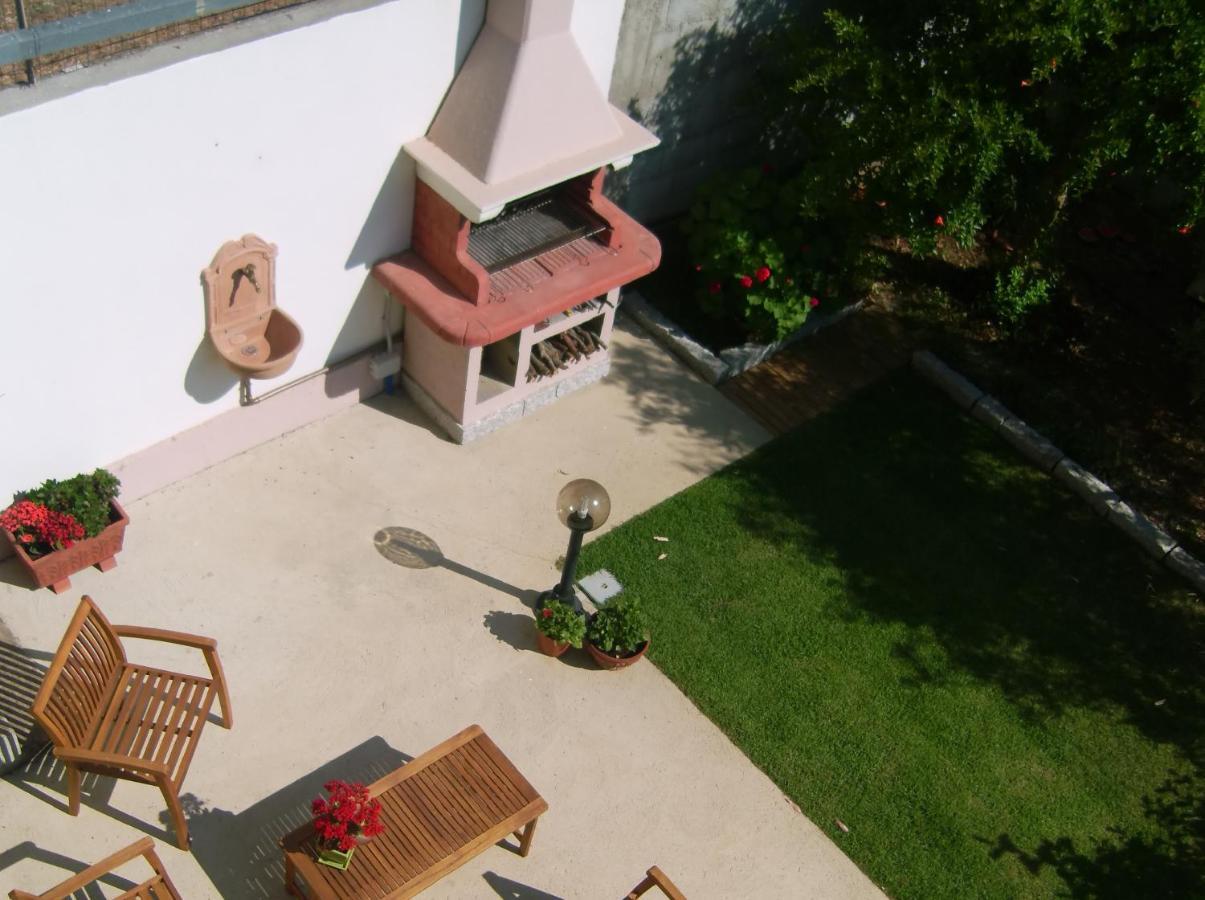B&B Al Civico16 Гуспини Екстериор снимка